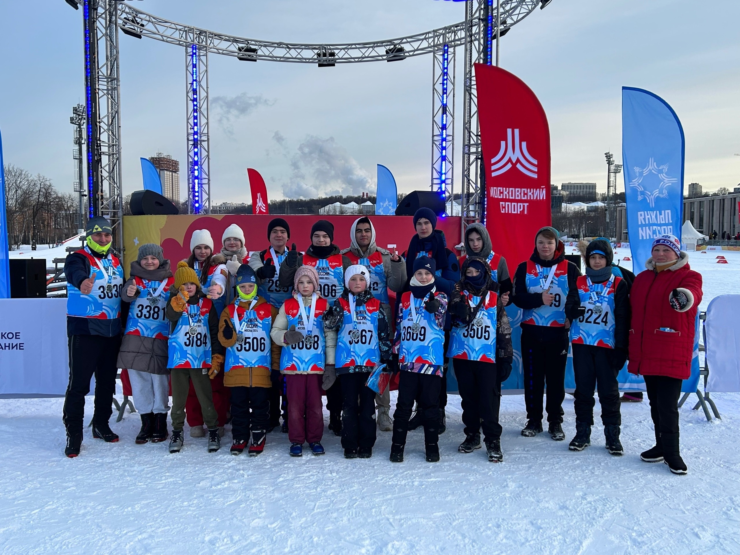 Ребята из Школьного спортивного клуба «Титаны» приняли участие в «Лыжне России — 2024»